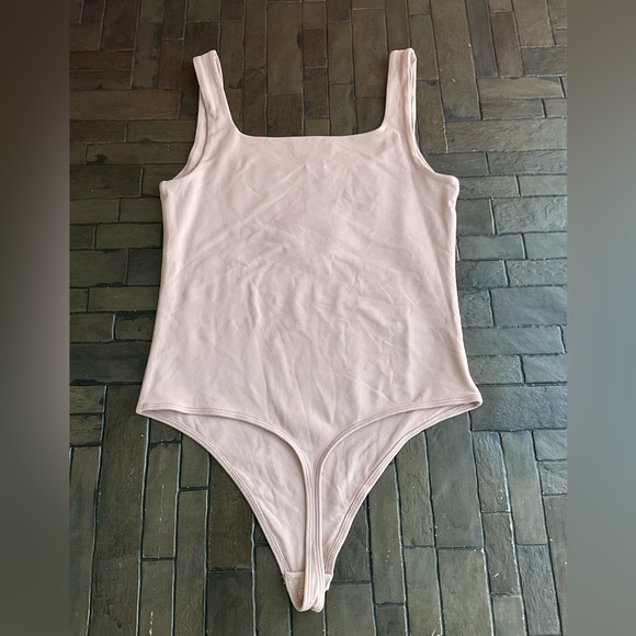 Aritzia Babaton Contour Cairo Sleeveless Square Neck Bodysuit - Picture 11 of 11